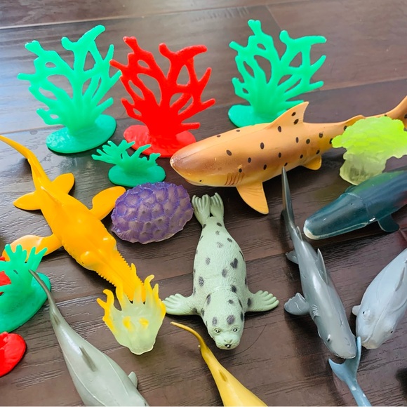 Terra by Battat Marine World Sea Life Set Toy Animal Figures Playset, 35 pieces - Picture 8 of 11